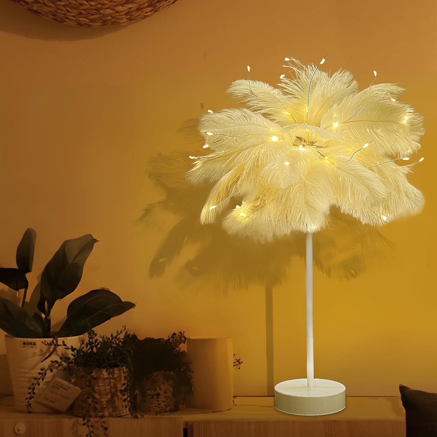 Elegant Ostrich Feather Bedside Table Lamp (white)